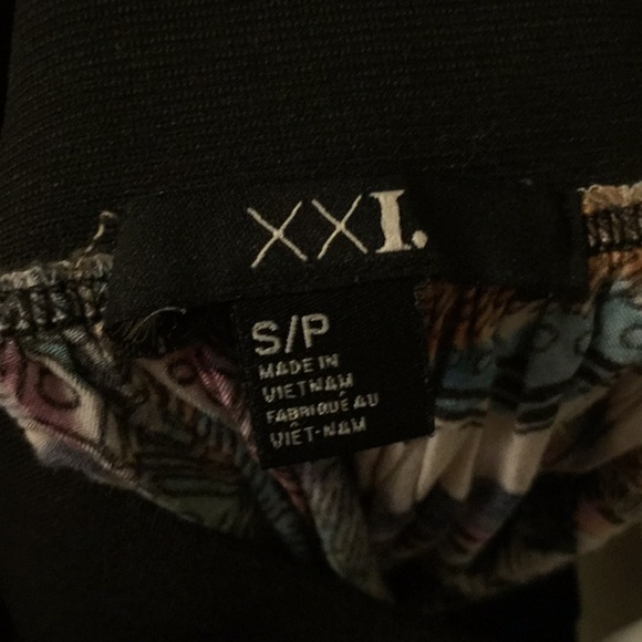 Patterned skirt - Picture 3 of 3